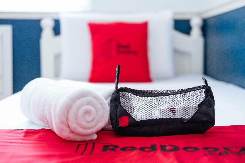Reddoorz Plus Near Osmena Highway 2 Manila Bagian luar foto