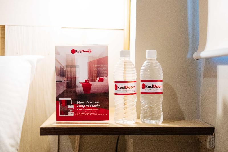 Reddoorz Plus Near Osmena Highway 2 Manila Bagian luar foto