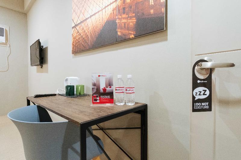 Reddoorz Plus Near Osmena Highway 2 Manila Bagian luar foto
